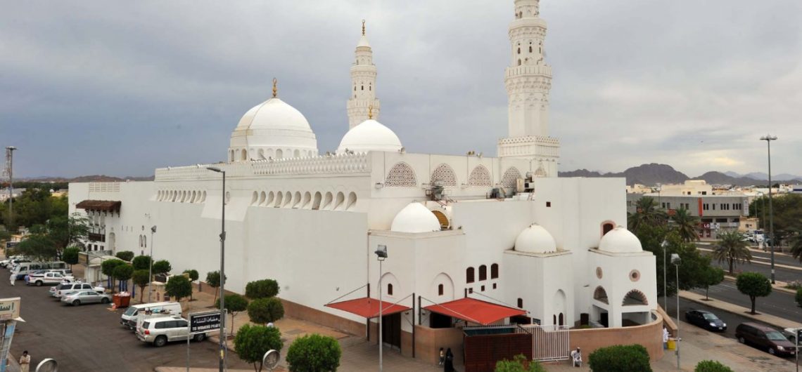 Masjid-Qiblatain-Al-Madinah-Al-Munawarah-1140x530.jpg