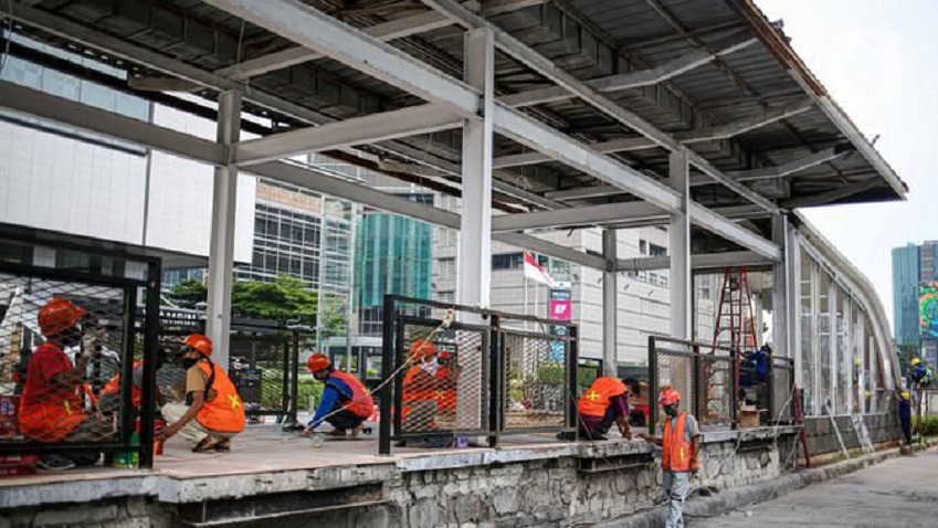 Halte TransJakarta yang Dihancurkan Pendemo Sudah Beroperasi 50% dengan Penjagaan Ketat