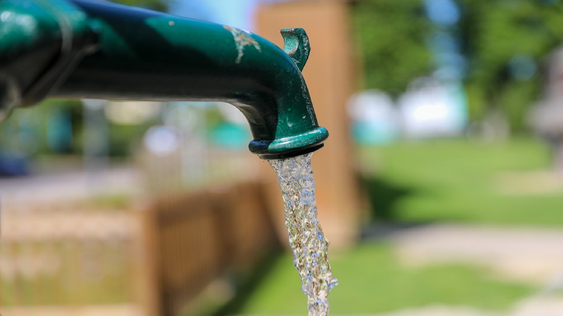 DKI JAKARTA DILARANG KONSUMSI AIR TANAH PADA TAHUN 2030