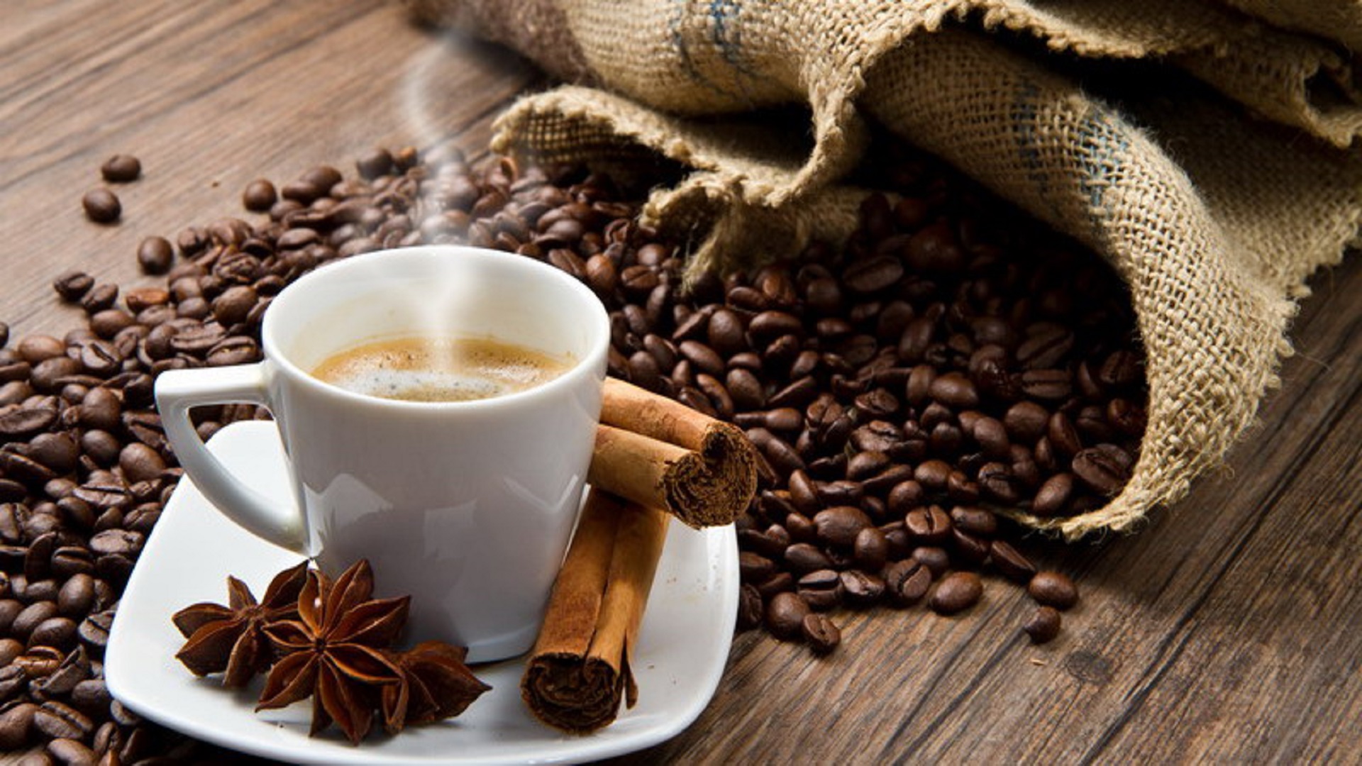 Lebih Sehat Kopi Panas atau Es Kopi?